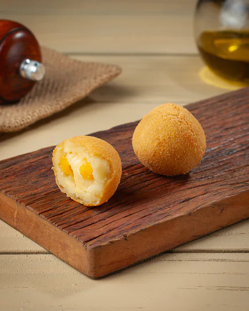 Bolinho fino de damasco com catupiry para casamentos